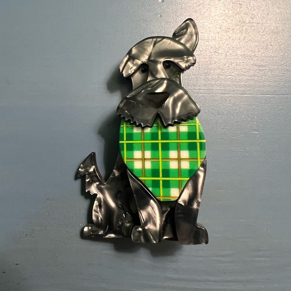 Erstwilder brooch